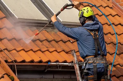 Démoussage et hydrofuge de toiture à Serain